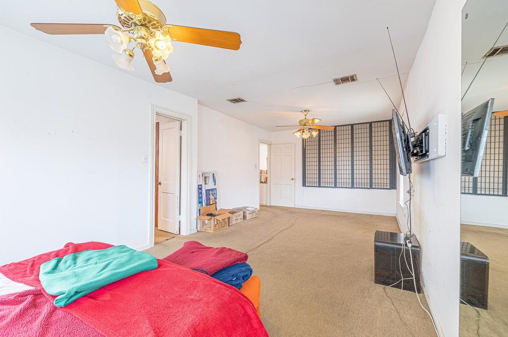 2102 Banks St, Houston TX 77098-5406 exterior