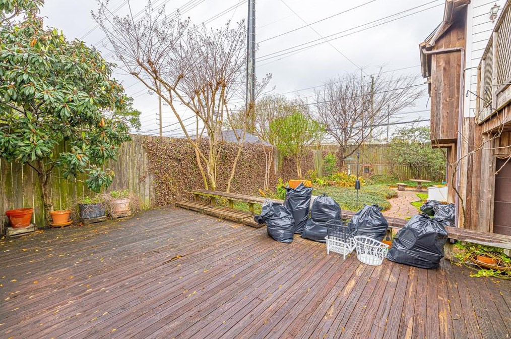 2102 Banks St, Houston TX 77098-5406 exterior