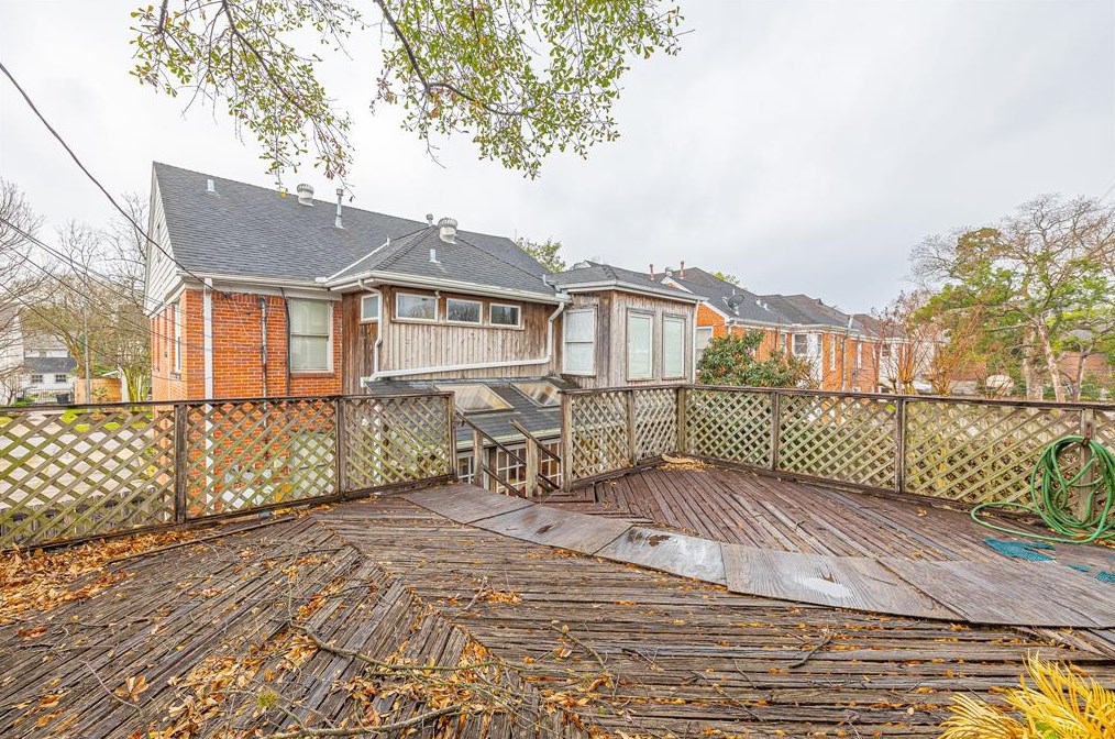 2102 Banks St, Houston TX 77098-5406 exterior