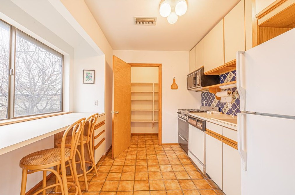 2102 Banks St, Houston TX 77098-5406 exterior