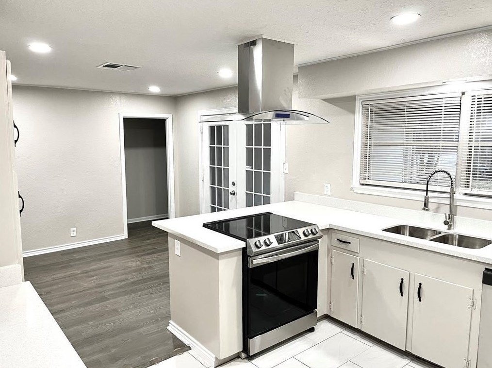 10226 Old Orchard Rd, Morgans Point TX  77571-4228 exterior