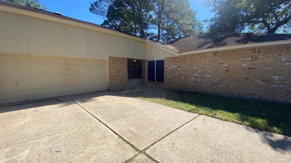6430 Coachgate Dr, Spring TX  77373-7318 exterior