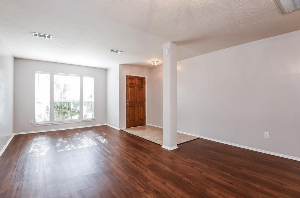 8966 Dawnridge Dr, Houston TX  77071-2446 exterior