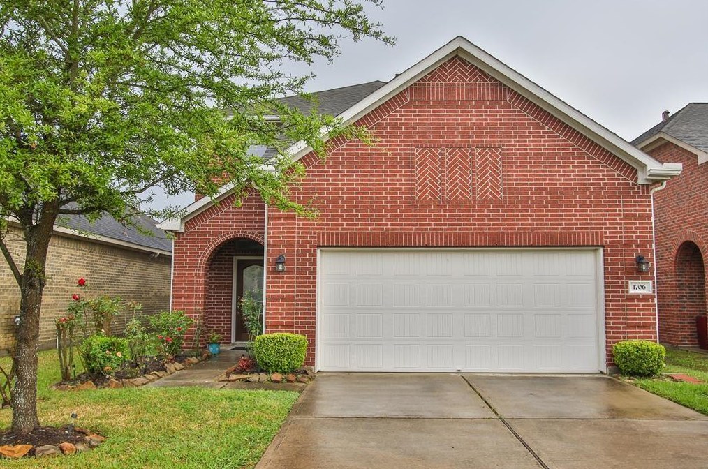 1706 Bonnyton Ln, Houston TX  77014-1898 exterior