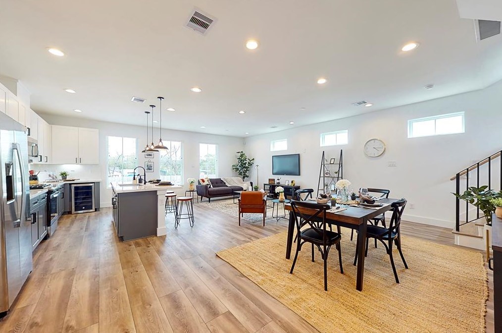 3050 Jensen Dr, Houston TX  77026-5511 exterior