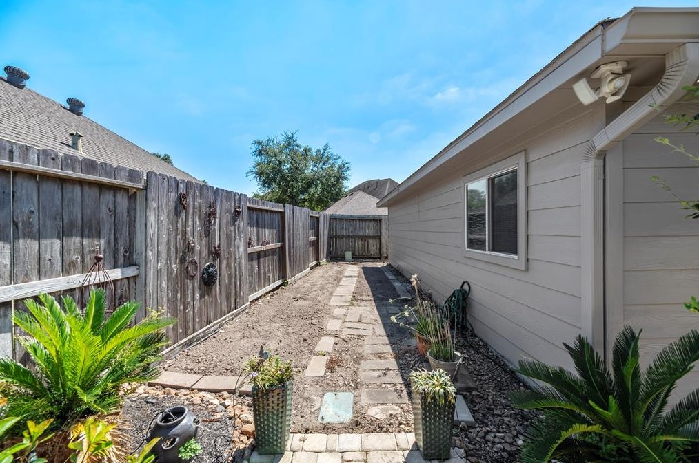 19618 Desert Ivy Dr, Houston TX  77094-2629 exterior