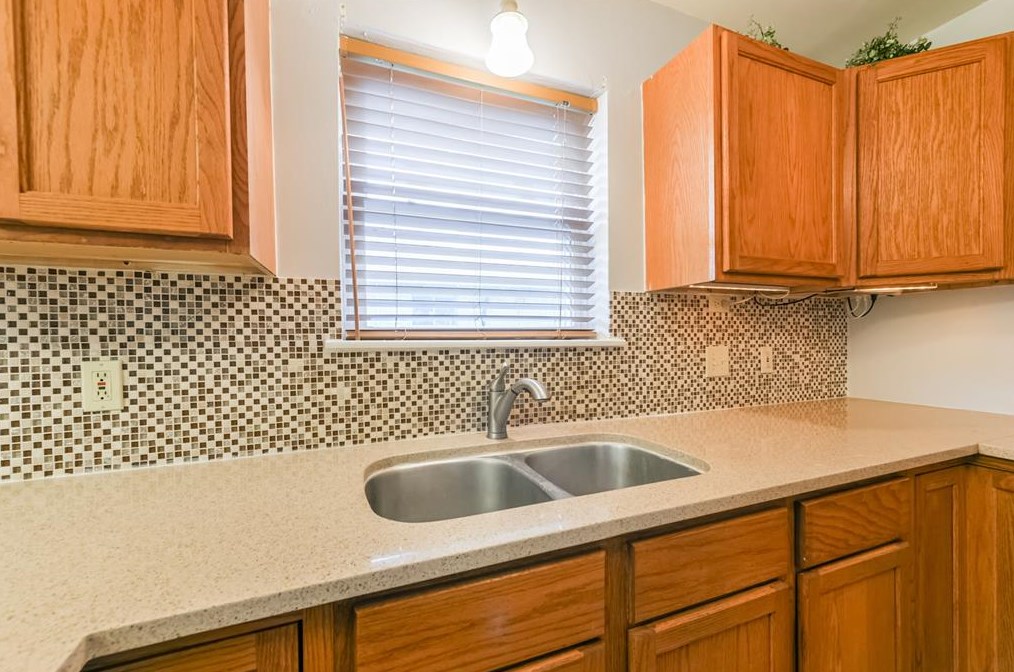 15518 Diana Ln, Houston TX  77062-5714 exterior