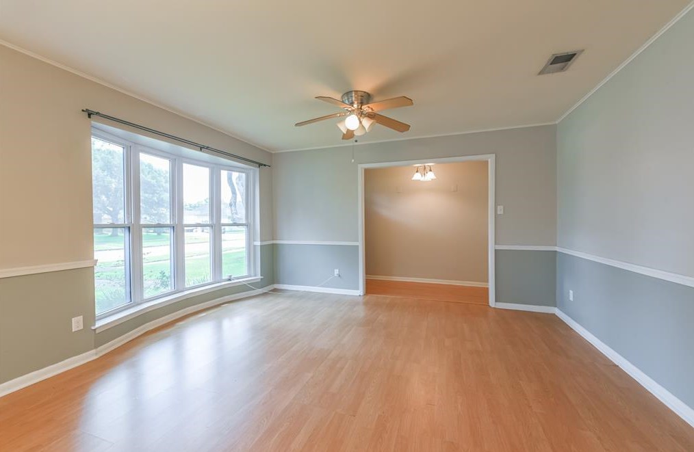 15518 Diana Ln, Houston TX  77062-5714 exterior