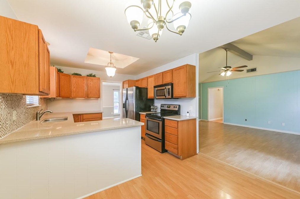 15518 Diana Ln, Houston TX  77062-5714 exterior