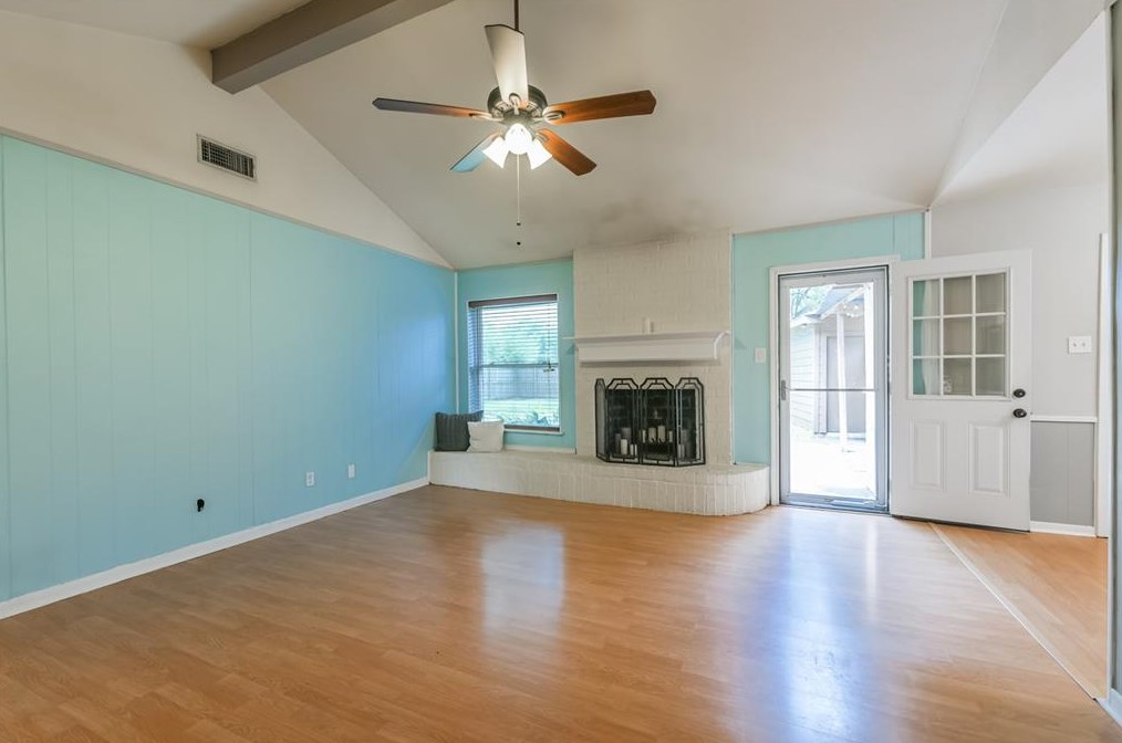 15518 Diana Ln, Houston TX  77062-5714 exterior