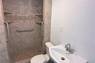 114 W Alfred St, El Campo, TX 77437 - Photo 13