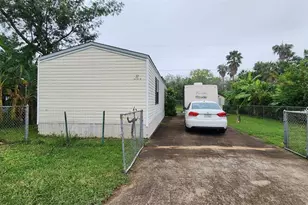 57 Lakeside Dr S, Los Fresnos, TX 78566 - Photo 3