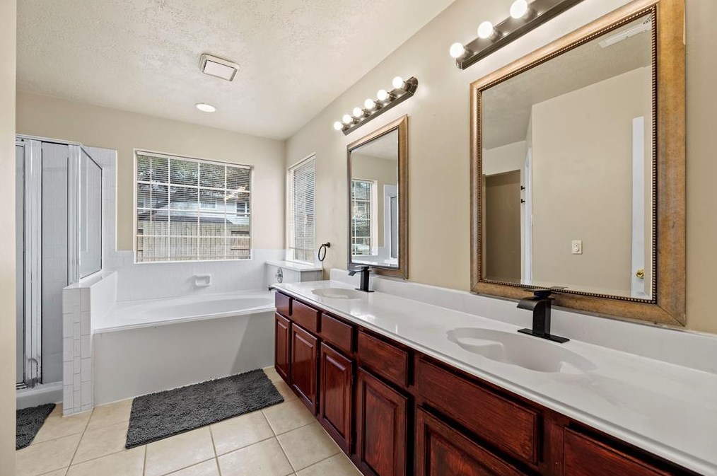 17210 Crown Mdw Ct, Houston TX  77095-4319 exterior