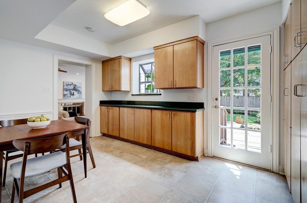 2407 Dryden Rd, Houston TX 77030-1001 exterior