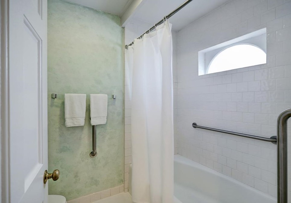 2407 Dryden Rd, Houston TX 77030-1001 exterior