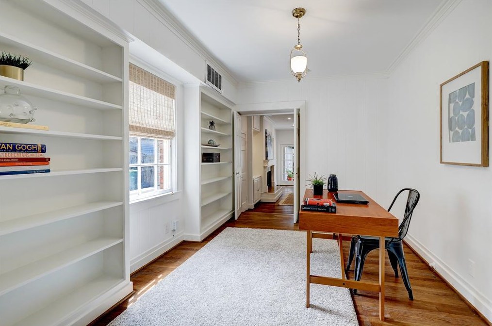 2407 Dryden Rd, Houston TX 77030-1001 exterior