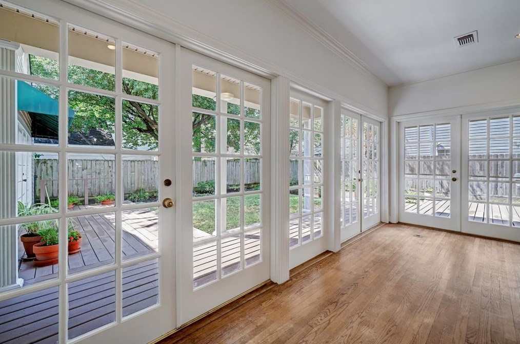 2407 Dryden Rd, Houston TX 77030-1001 exterior