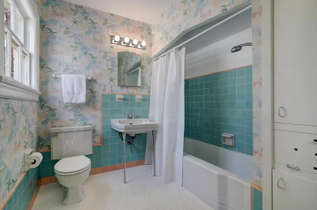 2407 Dryden Rd, Houston TX 77030-1001 exterior