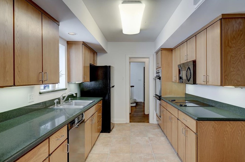 2407 Dryden Rd, Houston TX 77030-1001 exterior