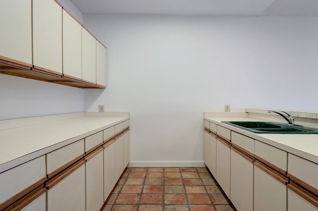 2407 Dryden Rd, Houston TX 77030-1001 exterior