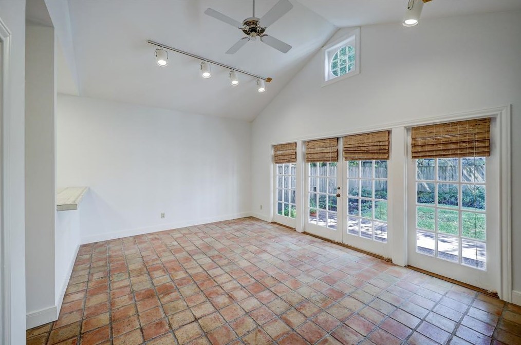 2407 Dryden Rd, Houston TX 77030-1001 exterior