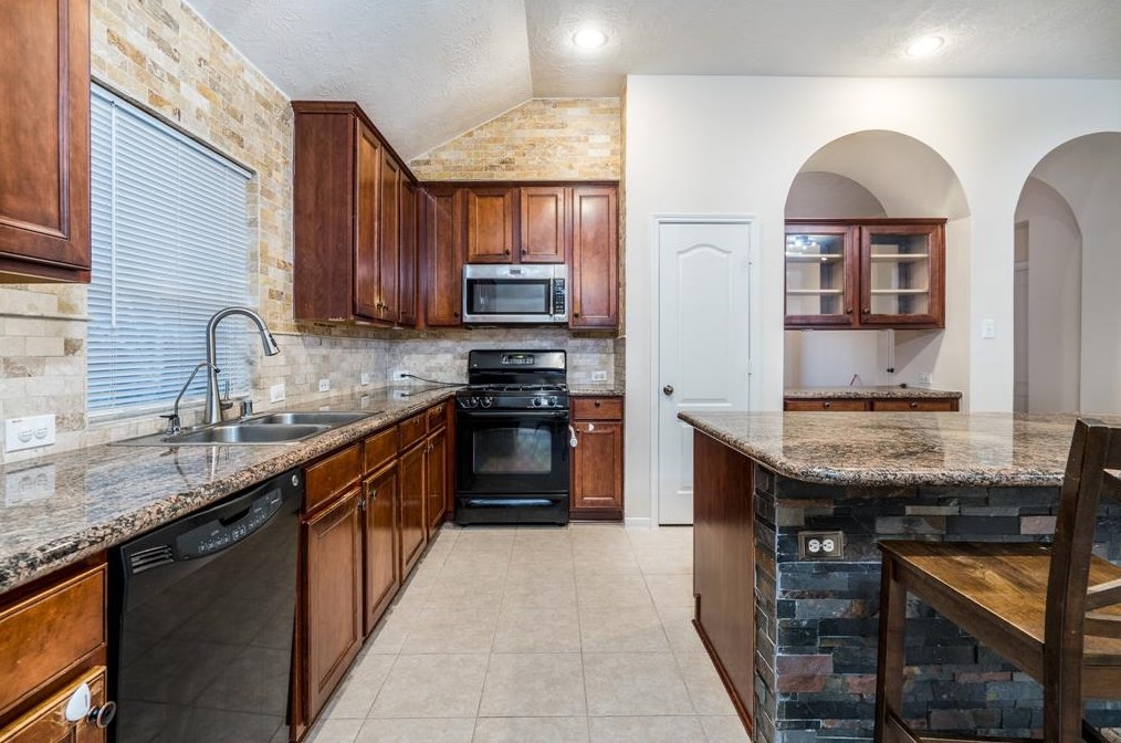 9503 Tartan Manor St, Spring TX  77379-5190 exterior