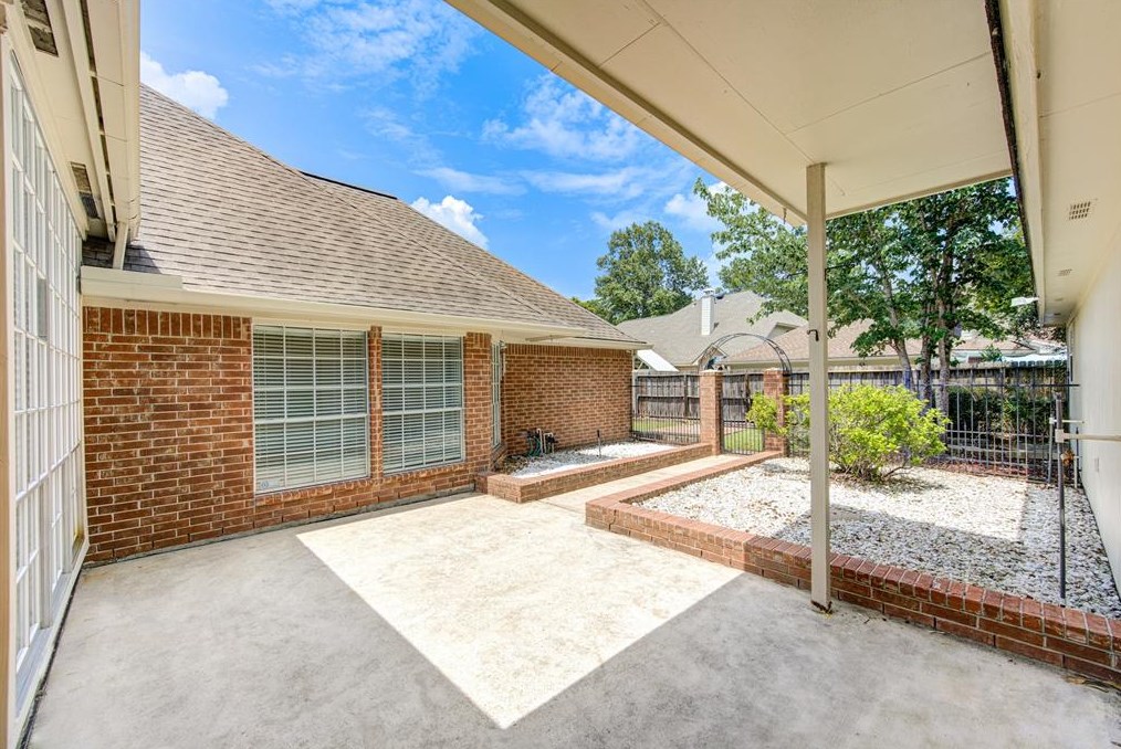 3502 Clover Vly Dr, Humble TX 77345-3018 exterior