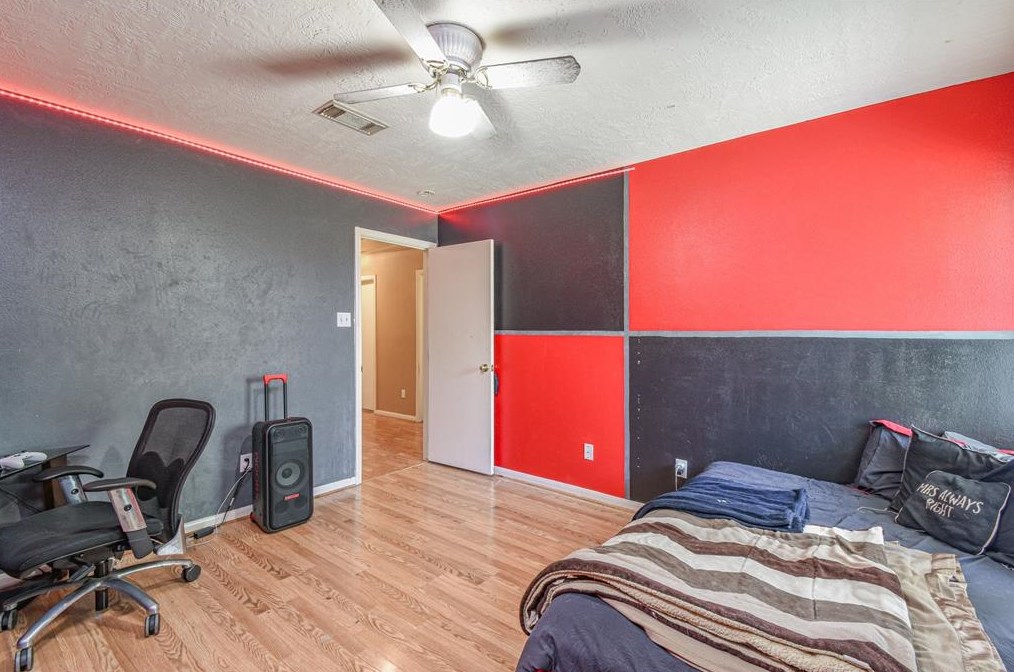 8503 Majesticbrook Dr, Houston TX  77095-3066 exterior