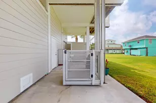 985 Sue Dr, Crystal Beach, TX 77650 - Photo 43