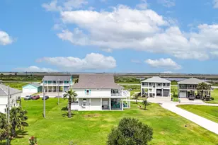 985 Sue Dr, Crystal Beach, TX 77650 - Photo 47