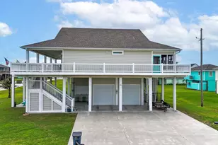 985 Sue Dr, Crystal Beach, TX 77650 - Photo 5