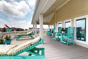 985 Sue Dr, Crystal Beach, TX 77650 - Photo 7