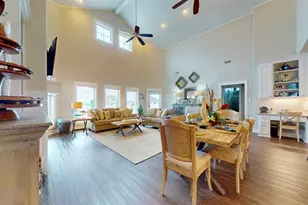 985 Sue Dr, Crystal Beach, TX 77650 - Photo 9