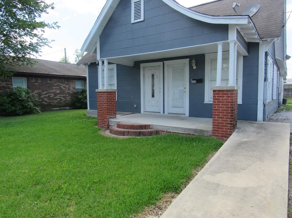 108 Bonham Ave, Cleveland TX  77327-4002 exterior