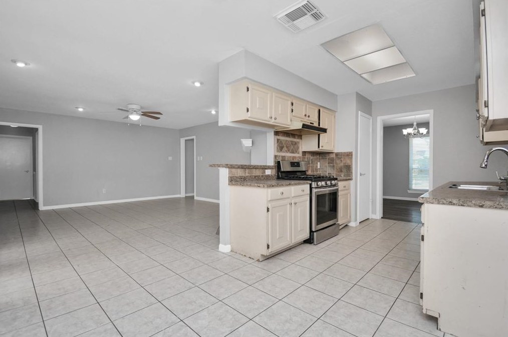 16103 Alta Mesa Dr, Houston TX 77083-1105 exterior