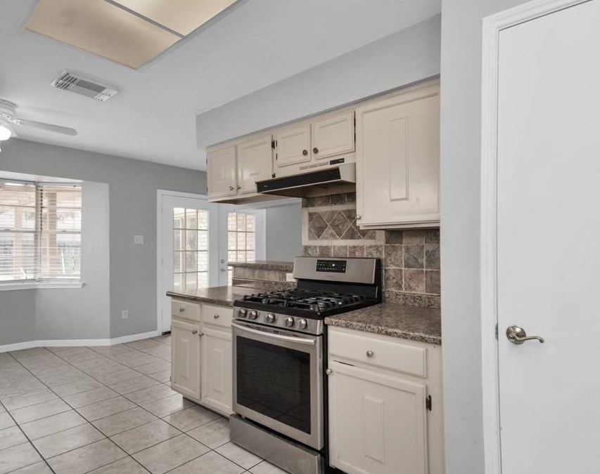 16103 Alta Mesa Dr, Houston TX 77083-1105 exterior