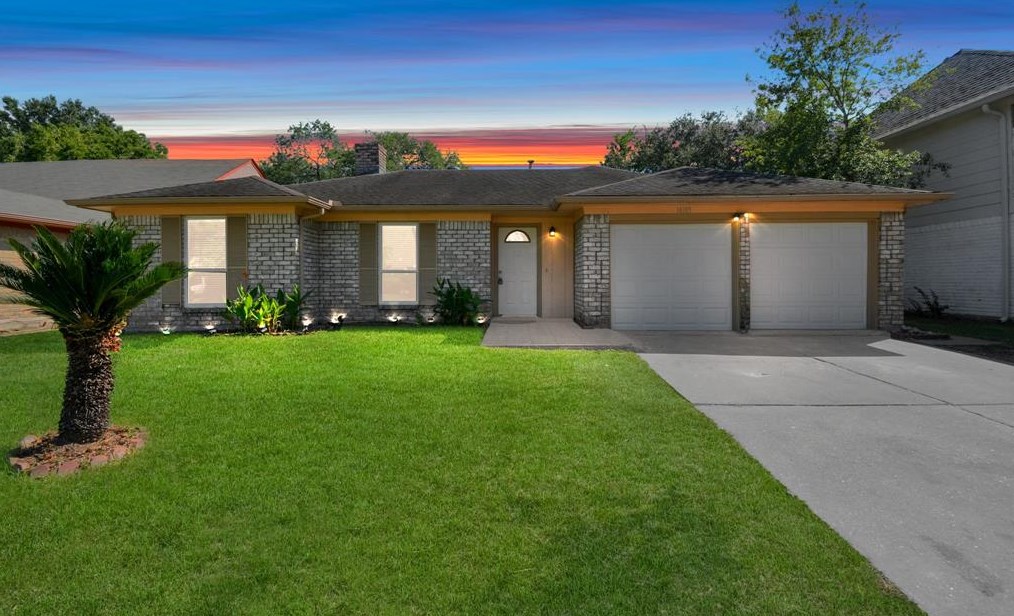 16103 Alta Mesa Dr, Houston TX 77083-1105 exterior