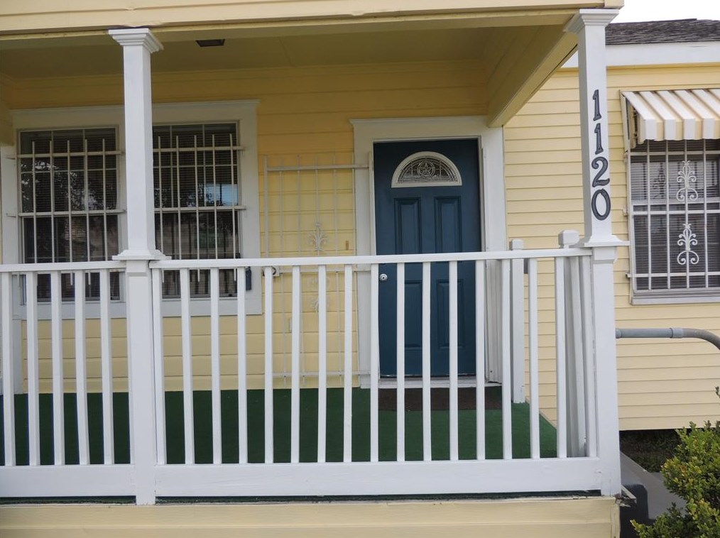 1120 Shepherd Dr, Houston TX  77007-5428 exterior
