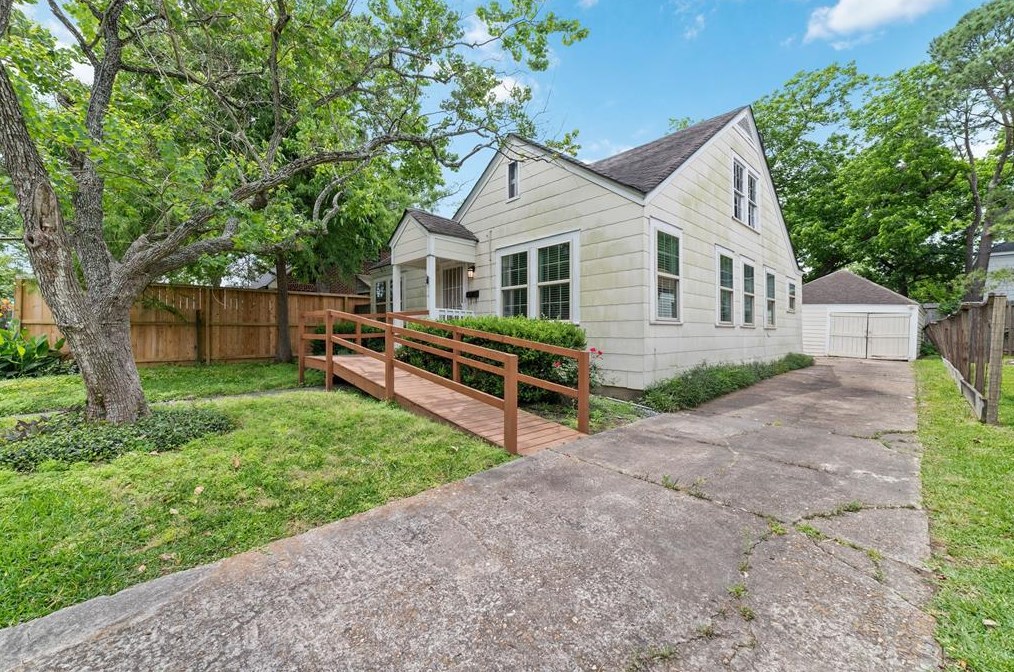 6614 Weslayan, Houston TX  77005-1047 exterior