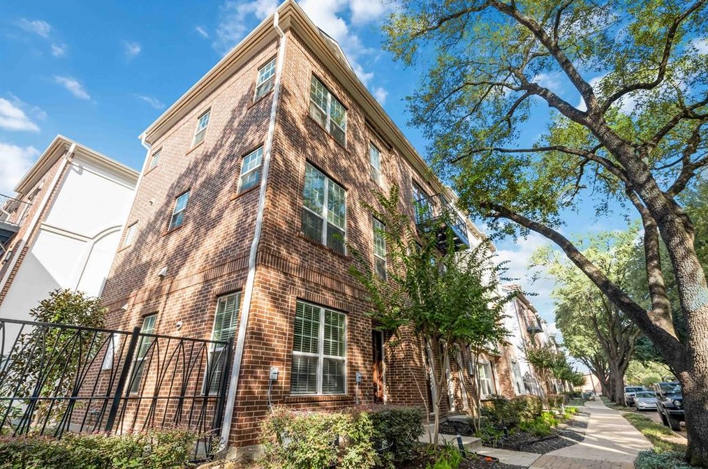 3236 Las Palmas St, Houston TX  77027-5706 exterior