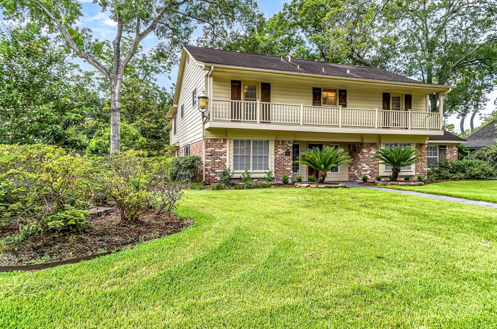 12703 Pebblebrook Dr, Houston TX  77024-4024 exterior