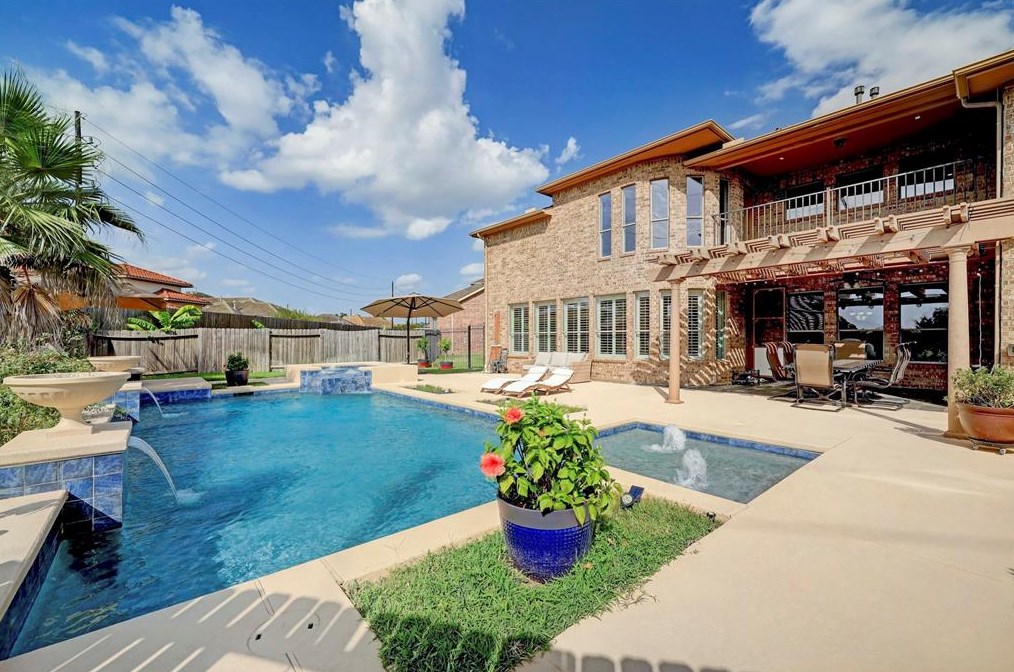 103 Trudeau Ln, Sugar Land TX 77498-6354 exterior