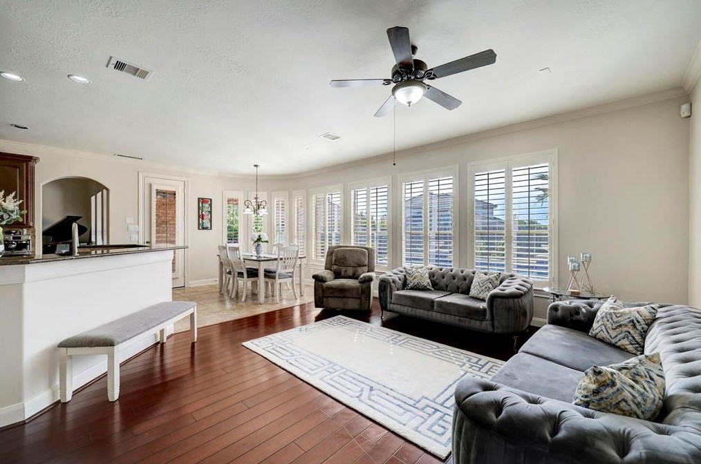 103 Trudeau Ln, Sugar Land TX 77498-6354 exterior