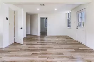 3913 Ball St, Galveston, TX 77550 - Photo 9