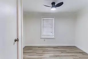 3913 Ball St, Galveston, TX 77550 - Photo 17