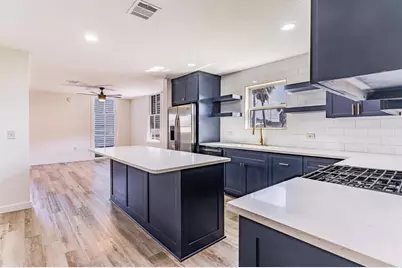 3913 Ball St, Galveston, TX 77550 - Photo 7