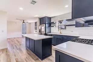 3913 Ball St, Galveston, TX 77550 - Photo 7