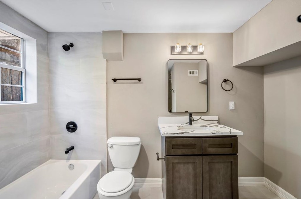 2520 Barbee St, Houston TX  77004-5280 exterior