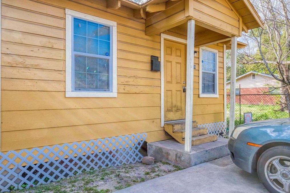 3906 Leffingwell St, Houston TX  77026-4756 exterior