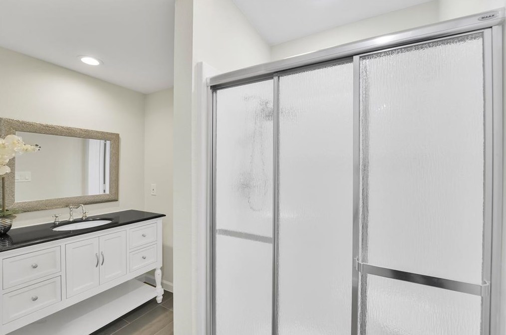 10910 Sageorchard Ln, Houston TX  77089-3918 exterior